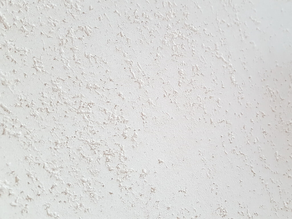 Фактурная штукатурка с минеральным наполнителем Алюр Траверто. Фактурный рисунок шлифованный Травертин. Вид вблизи и под углом