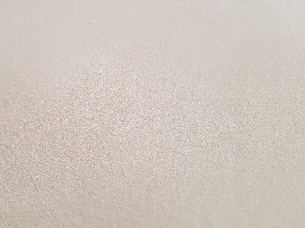 Матовая краска с эффектом замши Алюр Велато. База Лайт. Вид вблизи и под углом