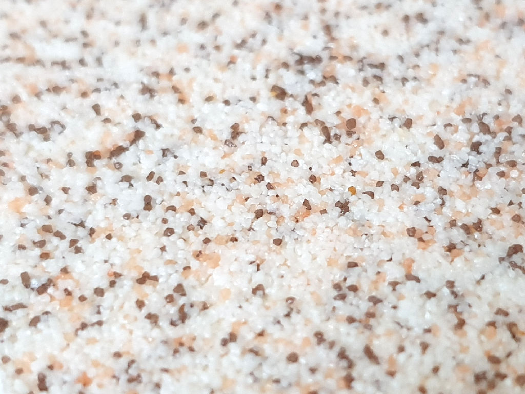 Мраморная штукатурка с мелкой цветной крошкой Bayramix Micro Mineral. Цвет 620. Нанесение кельмой. Вид вблизи Мраморная штукатурка с мелкой цветной крошкой Bayramix Micro Mineral. Цвет 620. Нанесение кельмой. Вид вблизи
