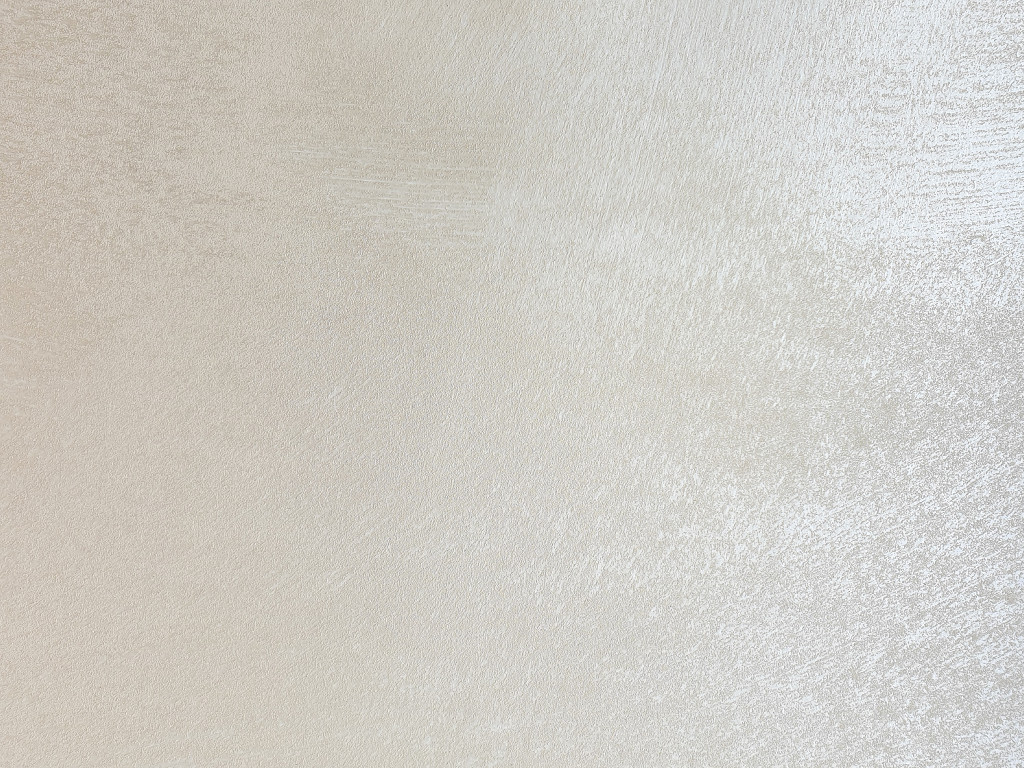 Перламутровая краска с песком Oikos Encanto. Нанесение с кистевым эффектом. Цвет Silver 16. Вид вблизи