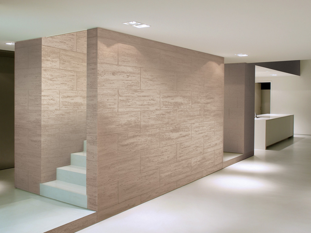 Фактурная штукатурка Oikos Travertino Romano Design. Имитация травертина на стене. Цвет Beige Фактурная штукатурка Oikos Travertino Romano Design. Имитация травертина на стене. Цвет Beige