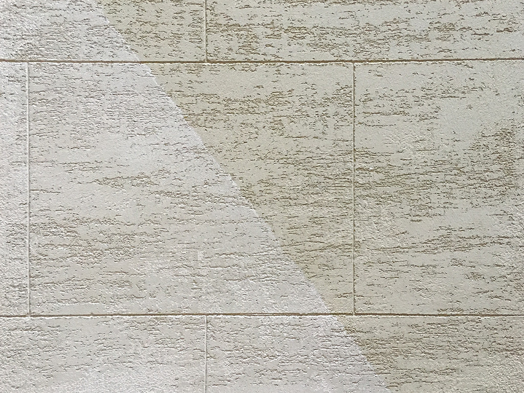 Фактурная штукатурка Oikos Travertino Romano Naturale. Имитация кладки с рустами. Лессировка в два цвета. Вид вблизи